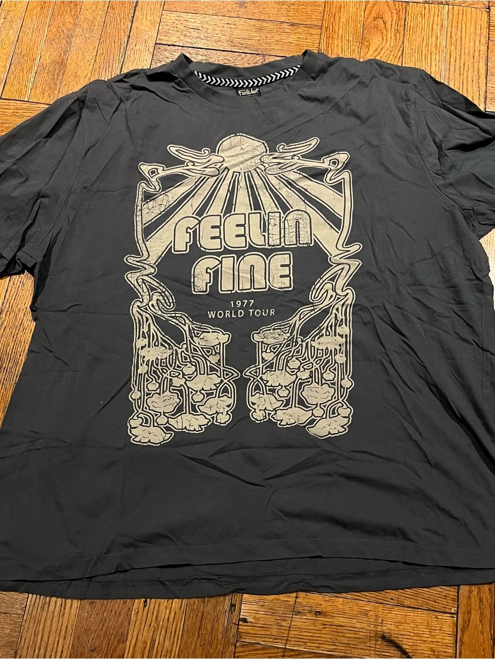 (🧵3 for $30🧵) Feelin Fine Graphic Tee - Women’s